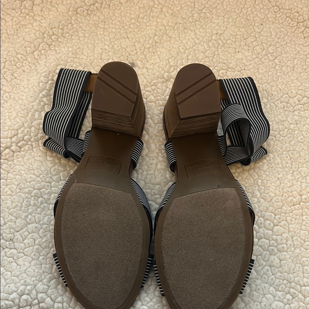 Crown Black and Brown Block Heel Sandals - Picture 6 of 11